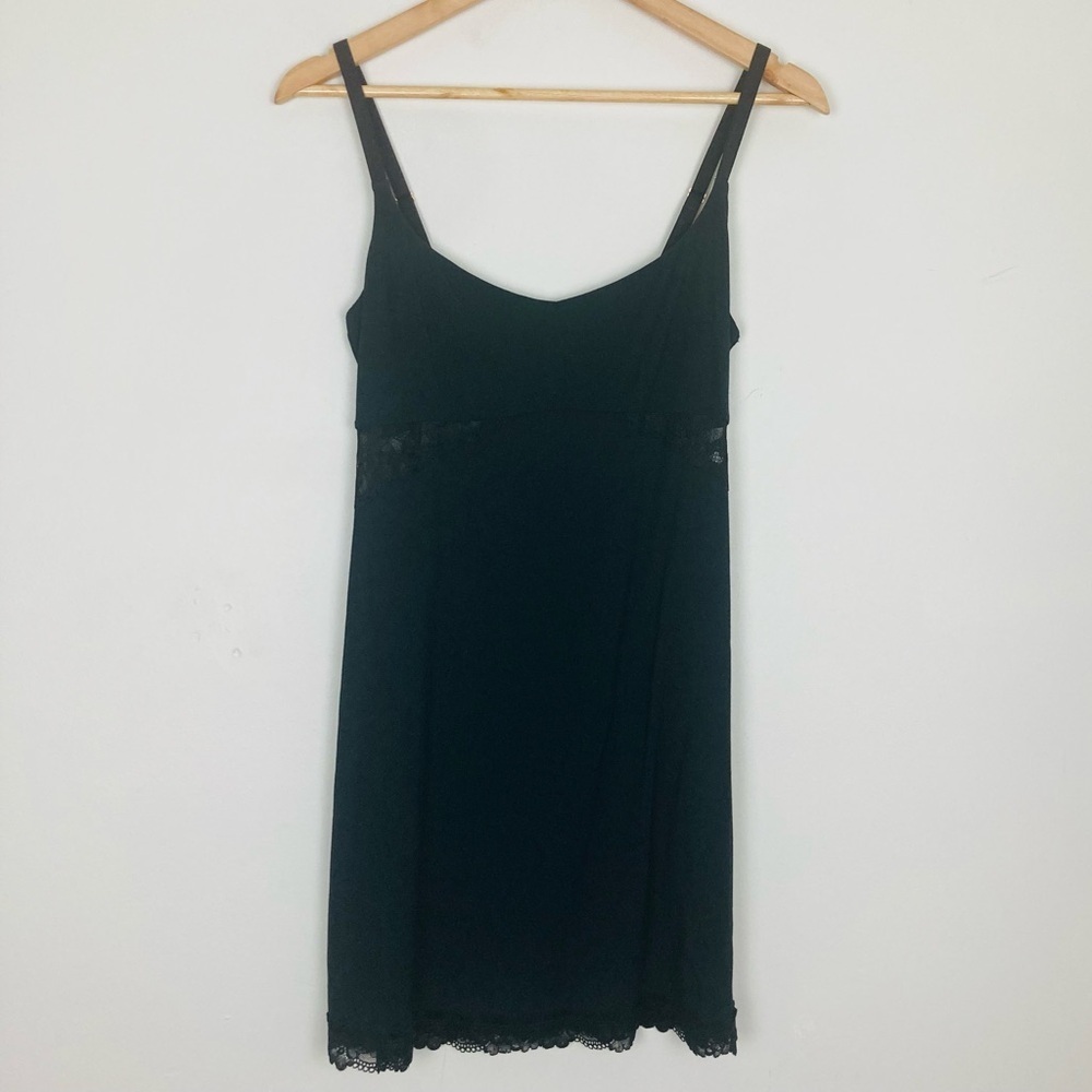 Victoria’s Secret new w/ tag black knit sleep slip with lace side cut insets. M